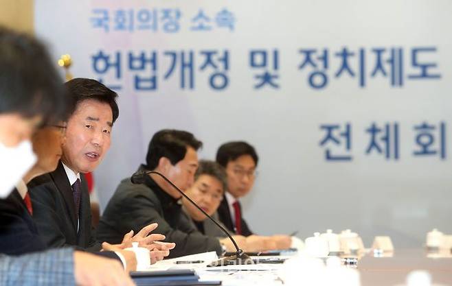 김진표 국회의장이 지난 1월 31일 국회에서 열린 국회의장 소속 헌법개정 및 정치제도 개선 자문위원회 제2차 전체회의에서 발언을 하고 있다. ⓒ데일리안 박항구 기자