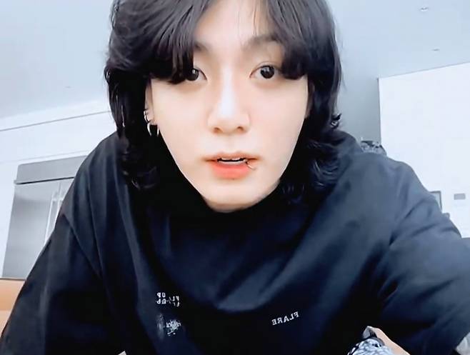 방탄소년단 정국 귀호강 라이브, 시청자 830만명→전세계 실트 1위