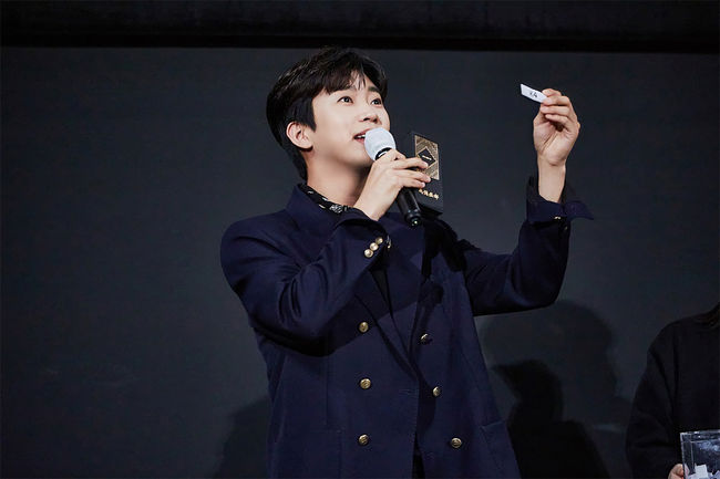 Singer Lim Young-woongs national tour encore performance  ⁇  IM HERO (2022.12.10-11, Gocheok Sky Dome), which was finally released on March 1, gave an unforgettable gift to the audience on the first day of its release.On this day, Lim Young-woong himself visited CGV Yongsan DistrictIPark Mall and Yeongdeungpo to give a stage greeting to the fans who came to see his movie from the first day of opening.Lim Young-woongs surprise visit was a random selection of one at CGV Yongsan DistrictIPark Mall and one at CGV Yeongdeungpo, and the lucky audience did not even think that they would meet Lim Young-woong directly. I was thrilled.Lim Young-woong, who appeared in surprise, expressed his gratitude for the constant love of the heroic era, and delivered a special MD to commemorate the release of the movie I am hero the Final and made an unforgettable moment with his fans.The special MD delivered was signed by Lim Young-woong, adding to its significance.Lim Young-woong, who said that it was good to be able to see the audience closely, presented my fans with a love affair like the last star of the stage greeting and exited.Lim Young-woongs surprise stage greetings from the first day of the opening of the i-hero the final, which has become more open to the public, has set an unusual record of more than 120,000 in advance booking ahead of the release.On March 1, CGVs Im Heroes the Final, which was released on screen X and 2D, can be booked through CGV homepage and app.CJ 4DPLE X