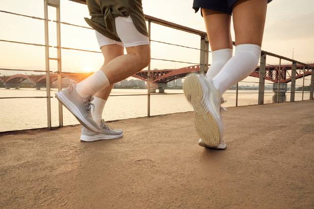 대부분의 고혈압 환자는 약을 계속 복용하지만 생활 습관 개선을 통해 혈압을 낮추는 경우도 있다./사진=클립아트코리아