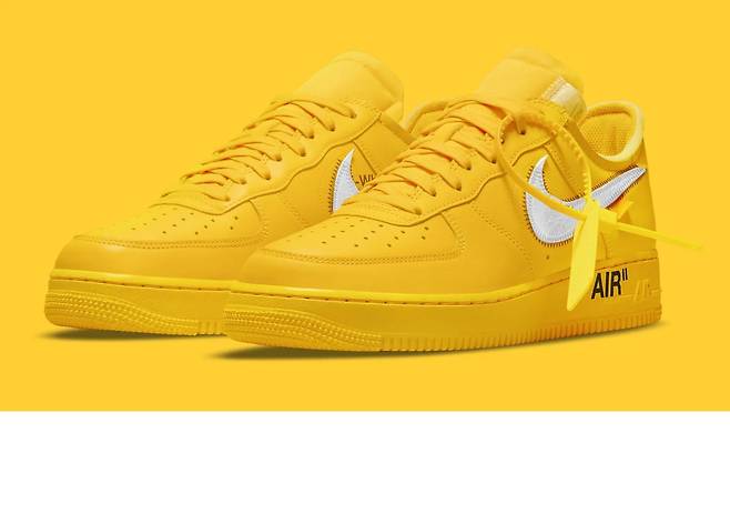 레모네이드라는 별명으로 불렸던 '나이키X오프화이트 에어포스 1 ;07 유니버시티 골드'. 최근 리셀가격이 추락해 300만원대에서 190만원대로 떨어졌다. /조선일보 DB