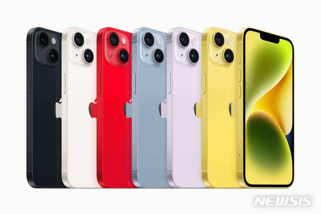 [서울=뉴시스]아이폰14와 아이폰14 플러스 모델의 색상 라인업. (사진=애플 제공)