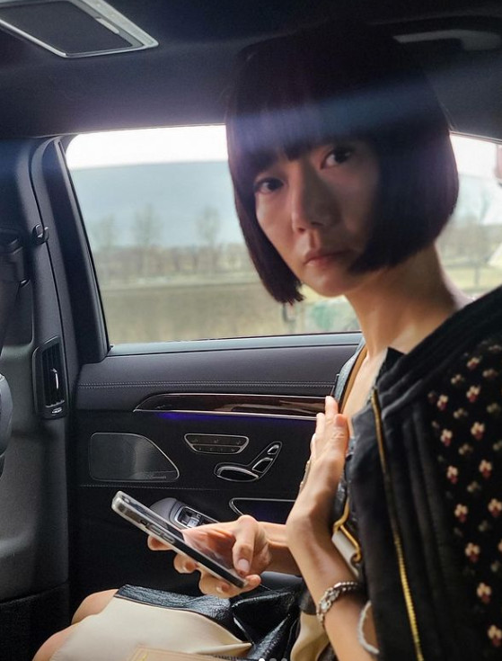 Actor Bae Doona drew admiration by showing her doll-like beauty.On the 7th, Bae Doona posted several photos along with the article It ⁇ s been a while, Paris! On the way to see 2023FW womens collection.In the open photo, Bae Doona is staring at the camera while touching his cell phone in the car. The short hair and long neckline catch the eye, especially the distinctive features and beautiful visuals.Bae Doona, who has a stylish outfit, catches the eye with a doll-like beauty. In the following photo, Bae Doona shows a superior ratio of 170cm, and also has a chic charm with model force.The netizens responded It is very beautiful, It seems to fit well with the role of decoration, Puppet beauty and It is wonderful.Meanwhile, Bae Doona was born in 1979. Last month, he met the public with the movie Next So-hee. Bae Doona played Eugene.The Next So-hee tells the story of So-hee (Kim Si-eun), an 18-year-old high school student, going through a field trip and the intense story of detective Eugene (Bae Doona) facing it in the same space and different time.Photo by Bae Doona