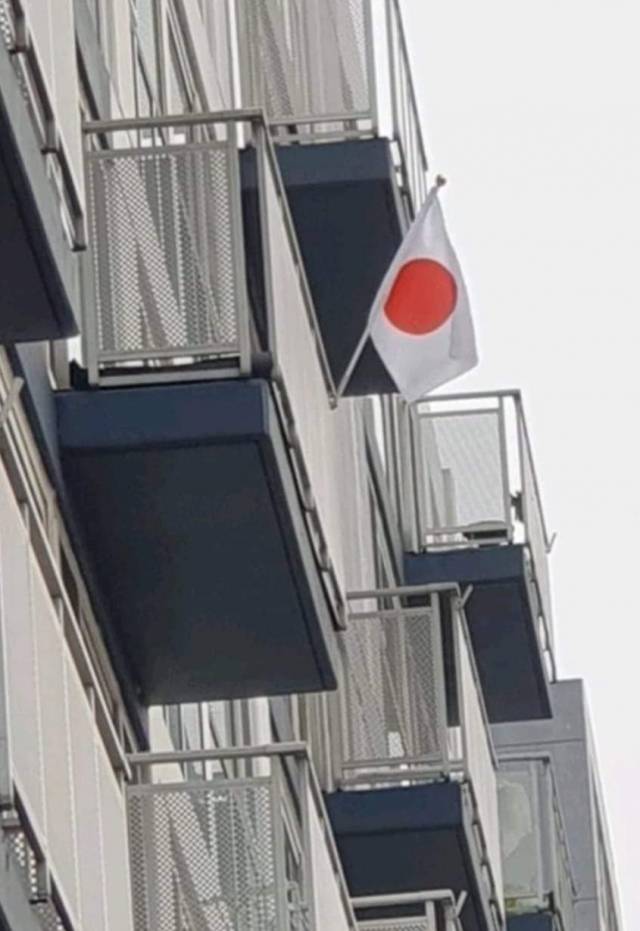 제104주년 3.1절인 1일 세종시 한솔동 한 아파트 베란다에 일장기가 걸려있다. 뉴시스 사진=독자 제공