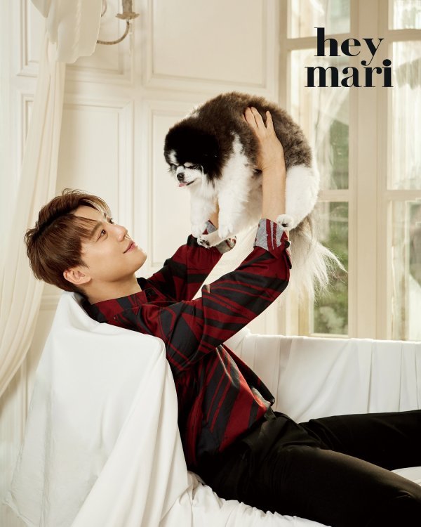 Singer and musical actor Junsus companion dog pictorial has been released.Junsu, who decorated the cover of the March issue of the companion animal magazine Heymari with his companion dog Chu. He finished the filming perfectly with a variety of concepts, saying that it was the first time to shoot a picture with Chu.Junsu showed a variety of poses such as smiling face to face with his dog, Chu, and showed the appearance of a Korean wave star. During the interview, he showed a kindness to Chu and showed a special affection for Chu.Chu also received the gaze and love of the field staff in an energetic manner on the spot.Junsu and Chus pictures were released on the official website of Haymari. The footage of the shooting scene and video interviews on that day can be found on Haymaris official YouTube.