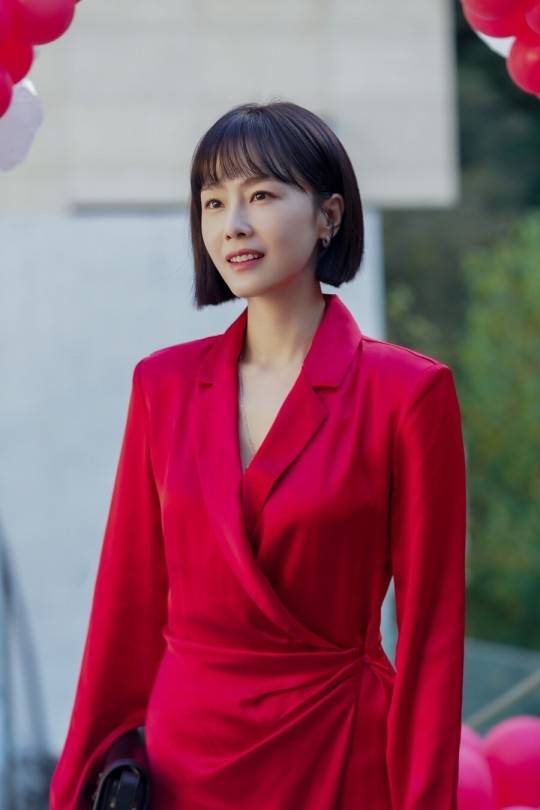 홍수현은 ‘빨간 풍선’에서 프로페셔널한 보석 디자이너 한바다 역을 맡아 멋스러운 스타일을 완성했다. 사진 |TV조선
