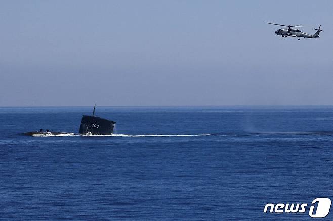 지난 2022년 7월 대만 이란현 앞바다에서 대만 해군 SS793 잠수함이 연례 훈련을 벌이는 모습이다. 2022.07.26. ⓒ 로이터=뉴스1 ⓒ News1 김성식 기자