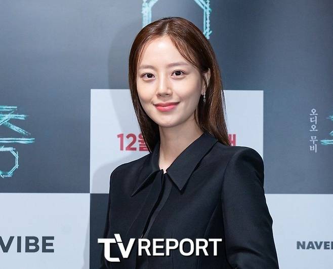 Actor Moon Chae-won launches hardline response to smear campaignOn the 13th, Moon Chae-wons agency, IOK Company, said in an official position, We have detected circumstantial evidence that unfounded false facts are being spread on various online platforms and XING regarding its actor Moon Chae-won.This has seriously damaged the image, honor and personality as well as the mental damage of the actor, and I realized that my fans are suffering extreme damage.We have been keeping a close eye on the situation based on continuous monitoring and feedback from our fans, the agency said. We are trying to make a strong legal response because the rumors are getting out of control.We have completed the first evidence collection with internal monitoring and reporting.We will submit The complaint through a law firm based on additional data, he said. We will take strict measures without any consultation or goodwill in the future.Moon Chae-won has been suffering from various snow.Previously, a story was held on the theme of actress A, who is a gangster in an entertainment program dealing with entertainment issues. After the broadcast, unfounded rumors spread that A is Moon Chae-won.The reason is that Moon Chae-won is consistent with the information that he got famous after his debut.Mr. A mentioned in the broadcast asked the advertiser for an unreasonable gift before the event or advertisement shoot, and if he did not receive the gift he requested, he posted a public sniping on XING.Netizens speculated that Moon Chae-won would be Moon Chae-won in light of the fact that Moon Chae-won posted a heartwarming post on his social network and then suddenly deleted it.Moon Chae-won was also bothered by a man who pretended to be his boyfriend.Mr. B, a 40-year-old man, uploaded several articles to his XING from 2015 to 2017, impersonating Moon Chae-wons boyfriend and sexually insulting articles.In response, Moon Chae-won sued B for Defamation and other charges, and B was reportedly sentenced to one year in prison and two years of probation.