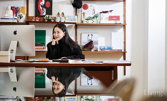빈티지한 패션 아이템을 선보이는 킴스어패럴을 운영하고 있는 김유리 대표.