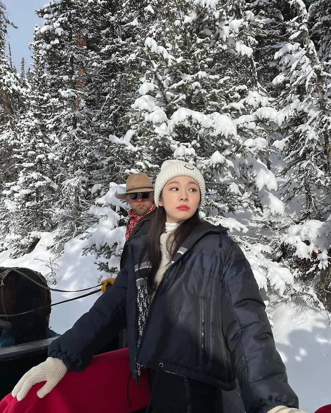 Former figure skater Kim Yuna has had a relaxing time in Canada.On the 16th, Kim Yuna posted several photos with Winter again and CA.In the photo, Kim Yuna posed in various poses in a snowy field in Canada.He wore fur hats, gloves, and luxury brand jumpers and boasted sophistication.She showed off her beauty with transparent skin and slim body and enjoyed her leisure time.He walked up to the horse and smiled.The netizens responded by saying, Canada Yeon-ah!, The winter queen is back, Its so beautiful, What do you mean by the combination of yeonne and Canada, Look at our yeonne legs, and Its like a queen in the winter kingdom.Kim Yuna married Forestella member Ko Woo-rim last year.Photo by Kim Yuna