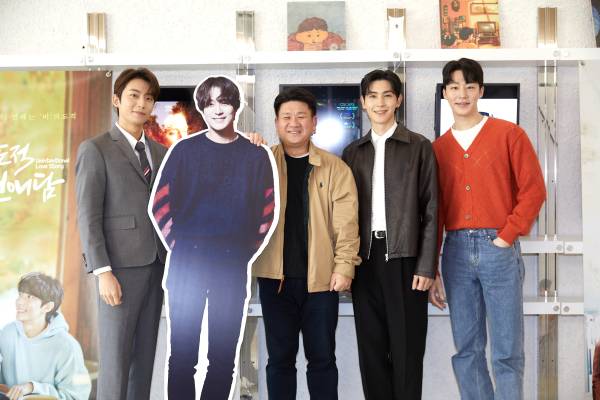 (왼쪽부터) '비의도적 연애담' 배우 공찬, 원태민, 도우, 장의순 감독. 사진=넘버쓰리픽쳐스