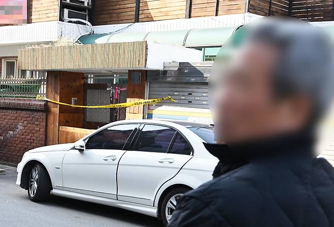 2023년 3월 18일 일가족 5명이 숨진 채 발견된 인천시 미추홀구 한 주택에 출입금지 폴리스라인이 설치되어 있다./뉴스1