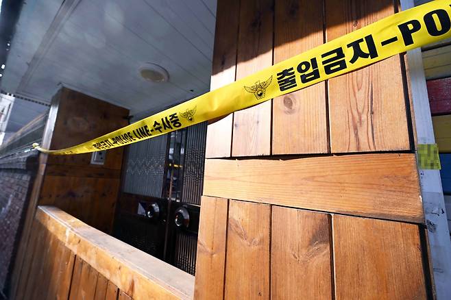 3월 18일 일가족 5명이 숨진채 발견된 인천시 미추홀구 한 주택에 출입금지 폴리스라인이 설치되어 있다./뉴스1