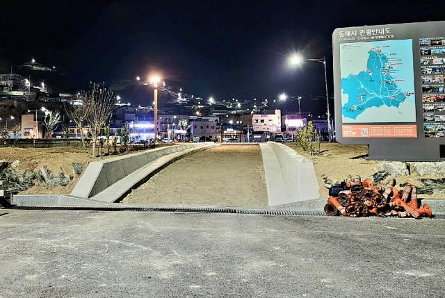 ▲ 묵호항 여객선터미널 앞 대형버스 진입·회차로 조성공사 모습.