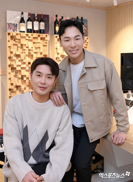As I found out from the music production team, Coma (Kim Kyeong-beom, Kim Ji-hwan) finished Mr. Trot2, which played as The Master, and I was impressed with the growth.TV ship Mr. Trot2 on the 16th, and once again a page of the trot audition history, and it was a beauty of the kind.Last season, the singer Lim Young-woong, who created a unique star and added the trust of the program Mr. Trot2.The new season was also won by Safety lessons at the end of an unpredictable showdown of talented participants.Mr. Trot2 As a new The Master, I learned that Comas presence was also different. The last season finals mission song Jin-yi, Kim Ho-joongs Thank you, Miss Mr.Trot2 finals Yang Ji-euns Do not cross the river etc. Trot and Mr.Trot series, Coma has added to the richness of the program with professional and accurate analysis and delicate and meticulous reviews.Recently, I had an exclusive interview with Yangjae-dong Studio in Seocho-gu, Seoul. Trot2 The Master, he said.A veteran music producer who has produced a lot of hits and Mr. Trot2s The Master, the two men who fulfilled their mission seemed to have a heavy responsibility.Ive been involved with the series Miss Mr. Trot and Mr. Trot. When I heard that I became a judge of Mr. Trot2, I could not believe it at first.Someday we could sit in The Masters seat and judge it, but I could only imagine that it would be good, but it was amazing and thankful because it happened. (Kim Kyeong-beom)It turns out that Coma has grown up through Miss Mr. Trot and Mr. Trot.Among the participants, there were many singers who had a close relationship with us, so we had to climb to The Master with more responsibility.I tried to be as objective and rational as possible so that my affection for the song and my friendship with the participants did not affect the examination. (Kim Ji-hwan)One of the Mr. Trot Lim Young-woongs successor, Safety lessons, found that Comas Princess and Mom Flower worked together, so there is a great deal of joy about good performance.However, as a participant, as the Master, I had to fulfill my responsibilities, so I had to keep my personal support and keep a distance from each other.Safety lessons have been a lot of work since Ive been working on songs since Mr. Trot season 1. Season 1 did not get much attention, but I was already recognized as a singer with excellent singing skills.I was sad that I did not know the singer who is so good at singing and has the charm of a pale color, but I am glad that I have made myself known through Mr. Trot2. (Kim Ji-hwan)Mr. Trot2 The Master Two people who learned about the participation of safety lessons at the trial stage. It turns out that Coma said Mr.Trot2 , but they also showed a special affection for Coma when they made a stage by choosing Lee Chan-wons time-honored relationship and Jo Han-jos irreversible years.These two songs are currently proving to be hot in the trot genre category of various online music charts.If Safety lessons had given Miri a hint, I would have advised him as an original producer, but he did not give me any advice at all. I was nervous about how to express it before seeing the stage.But theyve prepared it for Safety Lessons unique colors and styles. I was moved by the look. Im grateful that you sang our song so well, and thanks to you, I can be re-examined again. (Kim Kyeong-beom)Safety lessons called Time Relationship and Irreversible Years Mr. Trot2 Legend I am loved by the stage.I was sad that I did not tell you about Miris participation, but it turns out that I have informed many people of Comas good songs. Thank you. Objectively, Mr. Trot2 is the best of the stage.(Kim Ji-hwan)In addition to safety lessons, I found that I was grateful for the many participants who set the stage with Comas songs.Trot2 as well as MBN Burning Mr. Trotman participants selection was also enough to re-examine Comas famous songs.The two interviewed Burning Mr. Trotman I also expressed my gratitude for the participants.Hwang Young-woongs Thank you for your life, Nam Seung-mins Mom Flower also became an issue with Comas song and I was so thankful.Trot2 and Burning Mr. Trotman led to a confrontation, but I was disappointed, but I was encouraged by the idea that one day I could work with us. (Kim Kyeong-beom)Mr. Trot and Mr. Trot series, so I have a strong attachment to Mr. Trot2 .But Burning Mr. Trotman is also good, so I think the trot market is getting bigger and more stars should be released. Mr.I also watched Burning Mr. Trotman as well as Trot2, and I was helped to see what stage was coming out and how to judge. (Kim Ji-hwan)Mr. Trot2 proved to be a hot favorite, recording 24% of the top TV viewer ratings in the last episode (based on Nielsen Korea, paid households nationwide).Furthermore, it is said that various Legend stages on the internet have become a hot topic and have created many stars.As you can see, Coma wanted to create a variety of stars through various platforms, rather than just sticking to the TV viewer ratings of the program, and hoping that the famous songs would be illuminated.These days, the public watches the stage through online platforms such as YouTube. I think a really good stage will continue to attract topics with word of mouth. I expect that singers will be loved and hit songs will come out.I hope that there will be a lot of stages that can be talked about by many people, apart from the high and low of TV viewer ratings. (Kim Kyeong-beom