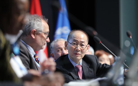 지난 14일 이회성 IPCC 의장이 제6차 종합보고서 승인을 위한 회의를 이끌고 있는 모습. [사진 ENB]