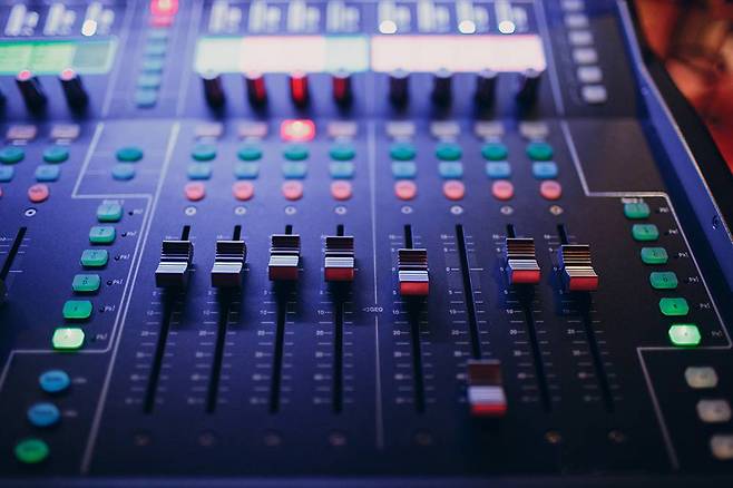 이퀄라이저 장비. 출처=엔바토엘리먼츠