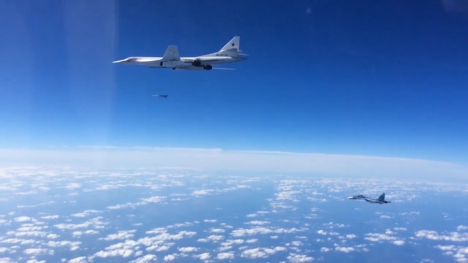 2015년 11월 시리아 목표물에 Kh-101 순항미사일을 발사하는 Tu-160 폭격기 / 사진=러시아 국방부