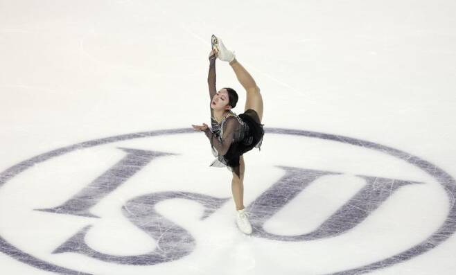 ▲ 김예림이 2023년 ISU 피겨 스케이팅 4대륙선수권대회 여자 싱글 쇼트프로그램에서 스핀을 하고 있다. ⓒISU 홈페이지 캡처