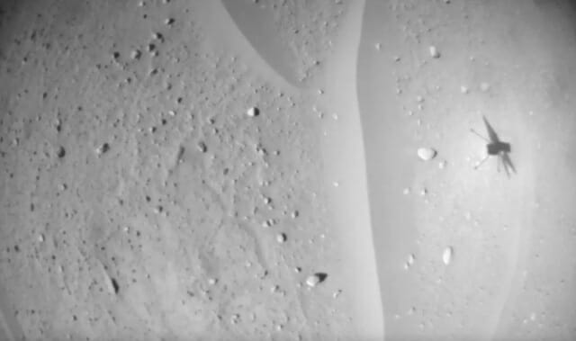 지난 21일 인제뉴어티 헬리콥터는 화성에서 48번째 비행 도중 자신의 그림자 사진을 촬영했다. (사진=NASA/JPL-칼텍)