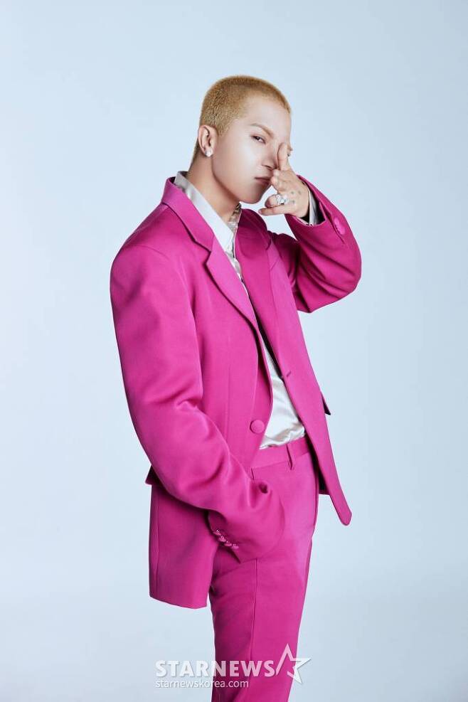 On the 24th, Song Min-ho enters the Army Training Center. After completing basic military training here, Song Min-ho will serve as a social worker.According to its agency YG Entertainment, no separate enlistment event will take place on the day.On the 2nd, the agency announced Song Min-hos enlistment, saying, There will be no separate on-site event to prevent safety accidents caused by congestion, adding, We ask for warm encouragement so that Song Min-ho can fulfill his duty as a Korea Military and return healthy.However, the agency did not disclose the reason why Song Min-ho was not on active duty at the time, but some speculated that Song Min-ho might have been substituted for health reasons.Song Min-ho also confessed that he was still suffering from heart disease in March last year.Song Min-ho appeared on Channel A entertainment program Oh Eun-youngs Golden Counseling Center and said, From the end of 2017, there was a panic symptom that seemed to die and could not breathe.My diagnosis was Panic disorder and bipolar disorder. I am taking psychiatric medication, Confessions said.I once sneaked out and cried myself out after filming. If I didnt shoot, my life felt like a tragedy, and its so hard to be alone at home, he said. Its become a habit not to show weakness.But I dont think I dont want to talk about it. I want to be honest in a way. But I dont have the courage or confidence to do that yet.Song Min-ho, suffering from Panic disorder and bipolar disorder for about five years, became a social worker and became a duty of Korea Military.There is also support for Song Min-ho, who has begun alternative service in a difficult situation.Meanwhile, Song Min-ho made his debut with WINNER in 2014. In 2015, he appeared in the Mnet Hip-Hop contest program Show Mid Money 4 and won the runner-up.In addition, Song Min-ho has also been a regular member of TVN entertainment programs such as New Western Jukki and Kang Restaurant. In WINNER, he joined the third time after members Kim Jin-woo and Lee Seung-hoon.