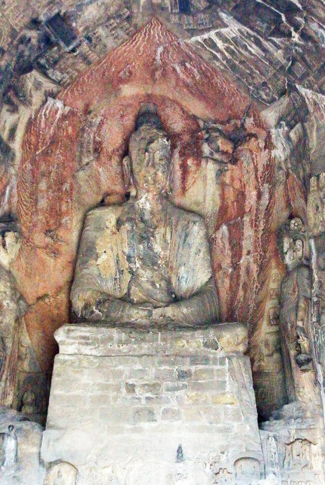 용문석굴 고양동 내부의 석가모니 불상. ⓒ최종명