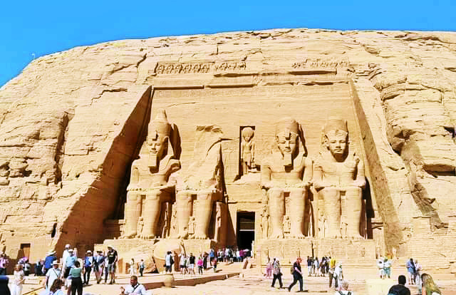 람세스 2세가 이집트 최남단 도시 아부심벨에 세운 대신전.