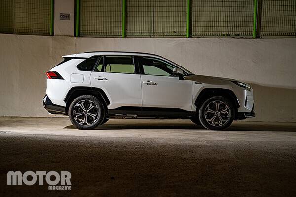 토요타 라브4 PHEV