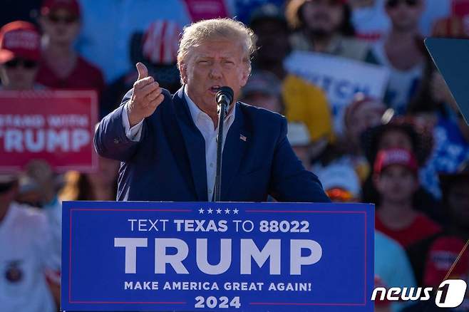 도널드 트럼프 전 미국 대통령이 지난 25일(현지시간) 텍사스주 웨이코에서 2024년 대통령 선거 출마에 대비한 유세를 하고 있다. ⓒ AFP=뉴스1 ⓒ News1 우동명 기자