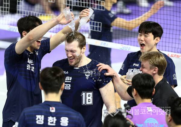 대한항공 링컨 물세레모니.