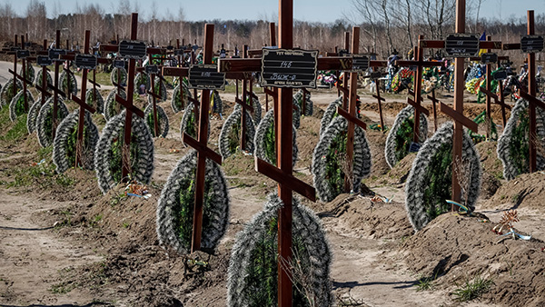 러시아군의 우크라이나 부차 대학살에서 희생된 신원미상자들의 무덤 [사진 제공: 연합뉴스]