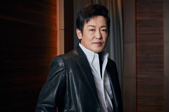 배우 허성태가 4일 오전 진행된 쿠팡플레이 시리즈 '미끼' 관련 인터뷰를 위해 포즈를 취하고 있다. '미끼'는 유사 이래 최대 사기 사건의 범인이 사망한지 8년 후, 그가 살인 사건의 용의자로 지목되면서 이를 둘러싼 비밀을 추적하는 범죄 스릴러. '미끼' 파트2는 오는 7일 공개. / 사진제공 = 쿠팡플레이 2023.04.04 /사진=이동훈 기자 photoguy@