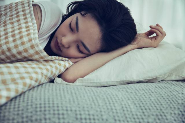 자는 중 베갯잇이 흥건하도록 식은땀을 흘린다면, 질환의 신호일 수 있다. /사진=클립아트코리아