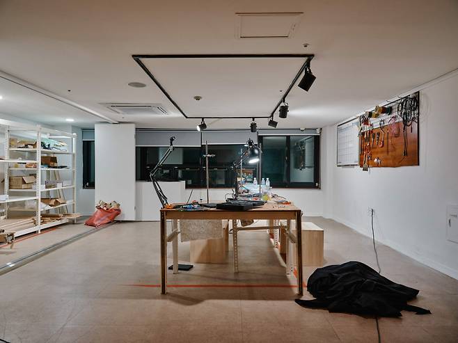 타렉 아투이 설치 작업. (광주비엔날레 제공)