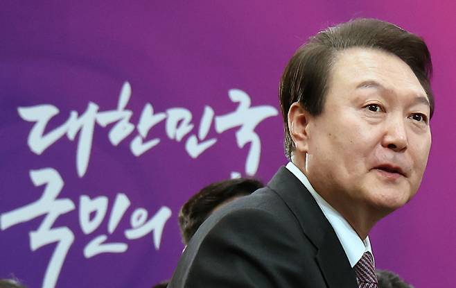 윤석열 대통령이 5일 청와대 영빈관에서 열린 제2차 국정과제점검회의에 입장하고 있다. ⓒ연합뉴스