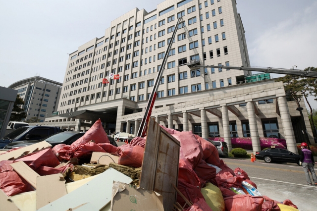 지난해 4월 촬영된 당시 서울 용산구 국방부 청사 본관 앞. 대통령 집무실 이전을 위한 공사가 한창이다. 공동취재사진
