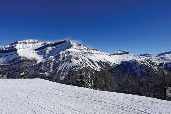 레이크루이스 스키장. 1년 중 절반이 눈에 덮여 있다. 설질 또한 최고다.
