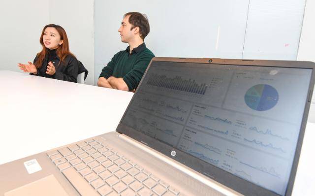 아드리엘의 엄수원 대표와 올리비에 뒤센느 CPO는 올해 해외 시장을 확대할 예정이다. 이를 위해 부부는 인터뷰를 마치고 미국으로 출국했다. 이들은 한동안 오스틴 법인에 머물며 미국 시장을 공략할 예정이다. 김영원 인턴기자