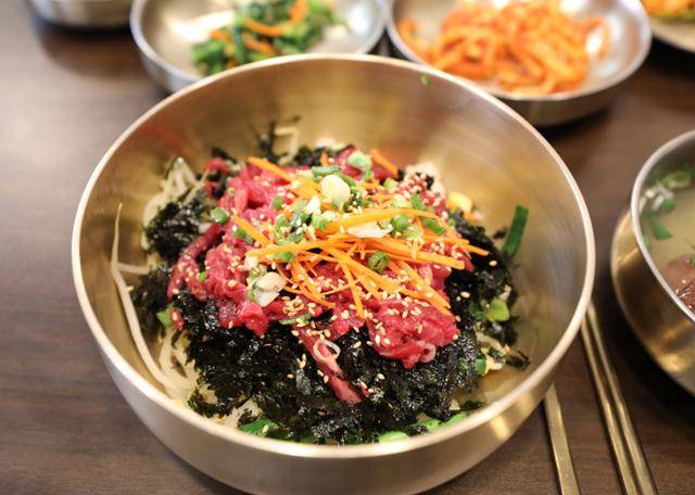 함평천지 한우비빔밥 음식테마거리 복명식당의 생고기비빔밥. ⓒ박준규