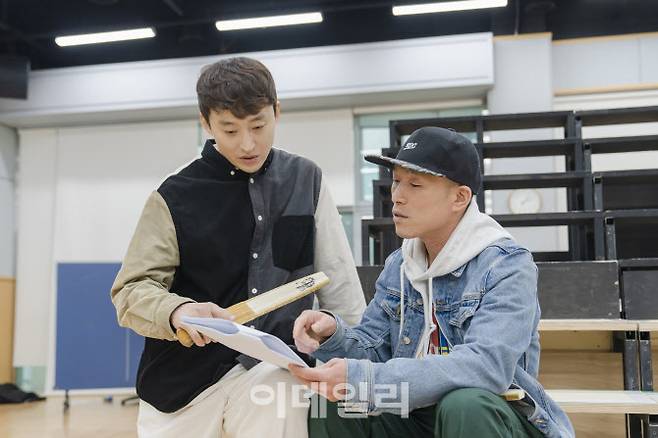 국립창극단 ‘절창Ⅲ’에 출연하는 소리꾼 안이호(오른쪽), 이광복. (사진=국립극장)