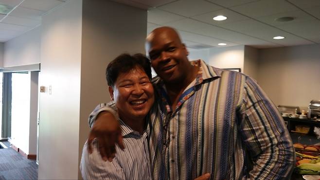 이만수 전 SK 감독(왼쪽)과 프랭크 토머스. 사진제공 | 헐크파운데이션