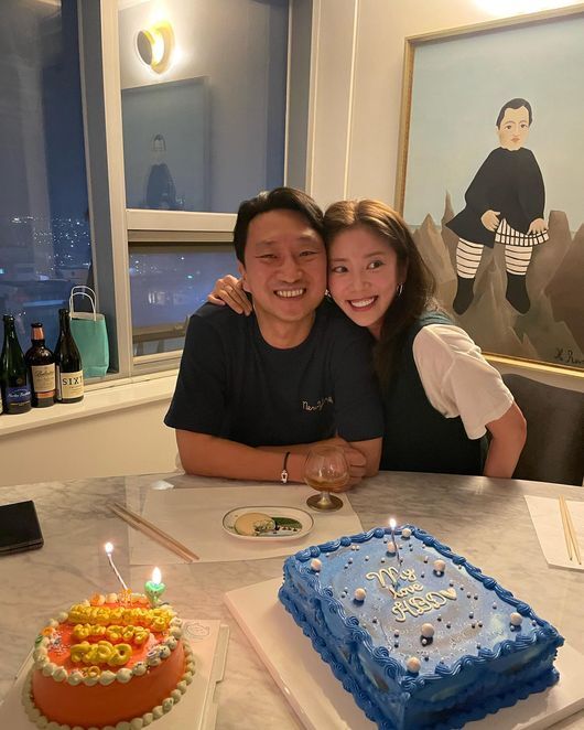 Actor Son Dam-bi has revealed he has finally learned to cook ahead of his one-year wedding anniversary.On the 18th, Son Dam-bi unveiled his own dishes along with articles such as  ⁇   ⁇   ⁇   ⁇   ⁇   ⁇ ,  ⁇   ⁇   ⁇   ⁇   ⁇   ⁇   ⁇   ⁇   ⁇ .Son Dam-bi showed off his cooking skills by saying that he had finally learned to cook before the first anniversary of his marriage.Son Dam-bi is confident, but his brother Lasagna has expressed his displeasure, saying that it is difficult, and he has released soy sauce egg rice, saying that he can do this. I can feel it.Son Dam-bi married former speed skater Lee Kyou-hyuk on May 13 last year.Lee Kyou-hyuk was reunited with Son Dam-bi in a difficult situation.The two men received a lot of congratulations on their marriage in about five months after their admission.However, Son Dam-bis wedding ceremony has not been attended by many of the stars who have been called the best friends.Jung Ryeo-won, Gong Hyo-jin, Kim So-yi, etc., were absent, and Son Dam-bi said that it was not true, but after that he sold clothes he bought with Jung Ryeo-won in the flip-market and indirectly acknowledged the loss.Son Dam-bi and Lee Kyou-hyuk also appeared in my fateful honeymoon 2-You showed me a honeymoon.However, Son Dam-bi was also criticized as Lee Kyou-hyuk, a brother-in-law and figure skating coach, was involved in attempted rape of a minor student, illegal shooting, and sexual harassment controversy.Son Dam-bi made his debut as a single  ⁇  Cry Eye  ⁇  in 2007, and he made a hit song such as  ⁇   ⁇   ⁇   ⁇   ⁇   ⁇   ⁇ ,  ⁇  Saturday night  ⁇   ⁇   ⁇ .