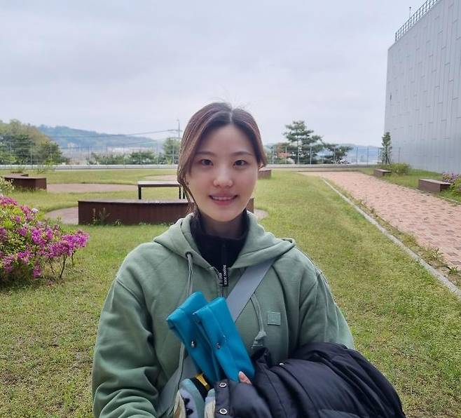 밝은 모습으로 돌아온 쇼트트랙 이유빈 (진천=연합뉴스) 김경윤 기자 = 쇼트트랙 이유빈이 18일 충북 진천선수촌에서 열린 2023-2024 국가대표 1차 선발전 첫날 경기를 마친 뒤 포즈를 취하고 있다. 2023.4.18. cycle@yna.co.kr