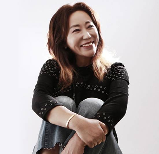 채은옥은 가냘픈 몸매에도 비음과 두성을 보탠 음색으로 단숨에 스타덤에 올랐다. 갓 스물의 나이에 이 노래를 발표했을 때 채은옥은 말그대로 신데렐라였다. /아이엠지글로벌