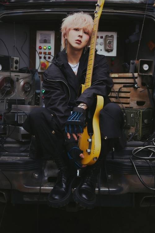 원위(ONEWE) 멤버 기욱이 20일 솔로로 데뷔했다. 사진=RBW