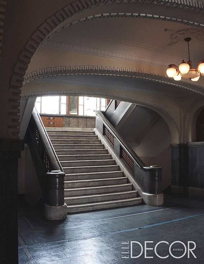 근대 관공서 건축양식의 변화를 보여주는 충남도청 구청사. 원형이 잘 보존돼 있어 건축사적 가치가 높다.