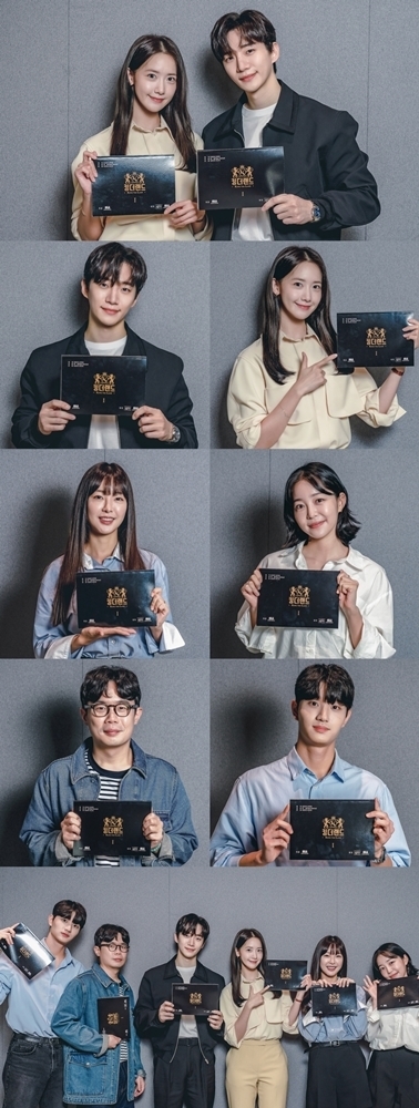 JTBC New Saturday drama  ⁇  King the Land  ⁇  Transcript Reading site was first released.JTBCs new Saturday drama  ⁇  King the Land  ⁇  (played by Choi Rom (Team Harimao) / Directed by Lim Hyun-wook) is a man who despises laughter (Lee Joon-ho) and Smile Queen Chun-ah (Im Yoon-ah) is a dream of hoteliers VVIP Lounge  ⁇  King the Land  ⁇  A drama depicting a story that makes a day to laugh brightly.On the day of the transcript reading, Lim Hyun-wook and Choi Rom, Lee Joon-ho (Salvation Station), Im Yoon-ah (Cheon Sarang Station), Ko Won-hee (Oh Peace Station), Kim Ga-eun (Kang Da-eul Station), An Se-ha (Roh Sang-sik Station) and Kim Jae Won (Lee Yeon Station)While Transcript Reading was going on, the actors faces did not stop smiling and laughing.First of all, Lee Joon-ho conveyed the warm aspiration to make a scene full of laughter, and made use of the characters character with the harsh tone of the salvation of the man who despised laughter.It expresses the character of salvation that seems like an indifferent My Way without seeing others eyes but hides deep loneliness inside.Im Yoon-ah said, I will work hard so that the smile can lead to the end of the shoot.Then, with a lovely smile and bright energy, he immersed himself in Smile Queens love station, digesting foreign language ambassadors wisely, and demonstrated the true value of a professional King Hotel friendly employee.The solid synergy between Lee Joon-ho and Im Yoon-ah, who met as partners in the play, stood out. While giving a smile to Tikitaka, the realization of emotions to each other caused a stir to wake up even the sleeping love cells.The chemistry of the two actors who illuminated the scene foreshadowed the birth of a lovely romantic comedy that would save viewers smiles.In addition, Ko Won-hee and Kim Ga-eun, who showed a deep friendship with Im Yoon-ah and the Kings group,Ko Won-hee of King Air crew O Peace Station has empathized with the daily life of a hard worker who is hit by a boss and a junior.Kim Ga-eun transformed into a superwoman Kangdae who struggles between work and family, and boasted the majesty of the sales king of Alanga with his innate rhetoric.Lee Joon-ho and the actor who met with the motive of entering the drama, and the patented comic acting, showed the vibe of the character of Mangreb Noh Sang-sik.Kim Jae Won took on the role of King Airs good-natured crew and formed a strange airflow with Ko Won-hee (Oh Peace Station).In addition to the romance of salvation and angelic love, I also wonder about the relationship between O Peace (Ko Won-hee) and Benevolent (Kim Jae Won). ⁇  King the Land  ⁇  is foreseeing the birth of a new acting restaurant with the news of Transcript Reading, where the fantastic breathing of the actors shone.Therefore, the first broadcast of the Chilsung class suite romance  ⁇  King the Land  ⁇  to provide the best satisfaction is already expected.