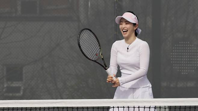 Lee Hyung-taik, director of Legend of Korean tennis, will perform seven missions to Song Eun-yi, Hong Soo-ah, Huang Bo, Shin Bong-sun, Go Woo-ri, Go Eun-ah,MBNs Winning Shot Tomorrow (Winning Shot Tomorrow)In the third session, Lee Hyung-taik will take the time to evaluate the mission performance to check the homework given to each member.Lee Jung-yoon, Kochi, played lightly against the former player, and Lee Hyung-taik, who watched this, said, Hong Soo-ah would have hit really hard.Song Eun-yi is a stable player in our team. Huang Bo is also strong and needs to practice a little. In the upcoming Mission Performance Assessment, Lee Hyung-taik told Go Eun-ah, I think I can run a little more confidently, and Go Woo-ri, who showed a calm rally, Oh, good.Prior to Lee Hyung-taiks evaluation, Huang Bo said, I did not practice because I was trembling. Sohn Hyuk-jin Kochi!I have to say that I did well in that practice. For a while, Lee Hyung-taiks praise of Nice ~ is praised.In particular, Hong Soo-ah wears a pure white costume and enjoys a coat, showing off his talent and receiving a praise of claiming too! Song Eun-yi said, Is not it like a pretty mother?Shin Bong-sun said, She wears two locks a month, she said.Hong Soo-Ah, who laughed at the unexpected Disclosure, said, Oh, do not laugh.In the meantime, Lee Hyung-taiks advice is learned like a sponge, corrected immediately and set an example as a captain.On the other hand, Song Eun-yi is the first batter to prepare a one-on-one revenge on the court. Song Eun-yi said, Huang Bo, you come out!My goal is chrysanthemum. After declaring war, he tells the story of Huang Bo in detail and immerses everyone.Winning shot tomorrow. The third episode will be broadcasted at 10:20 pm on the 28th.Photo=MBN