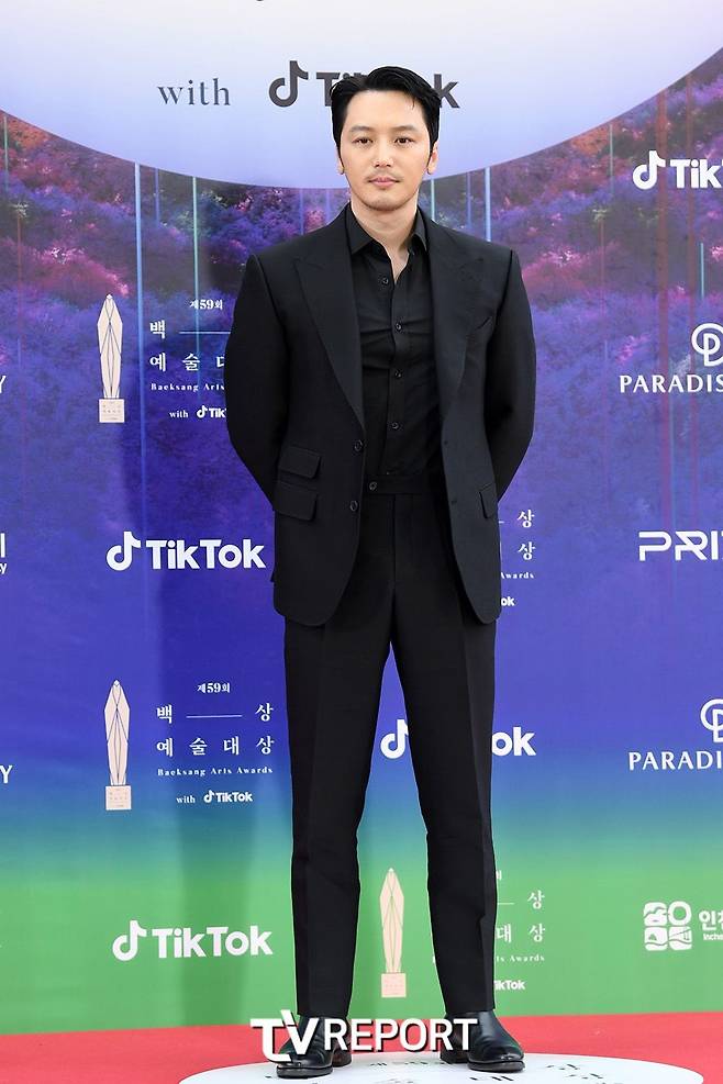 Actor Sung John is attending the 59th Baeksang Arts Awards red carpet held in Paradise City, Jung-gu, Incheon on the afternoon of the 28th.The 59th Baeksang Arts Awards, hosted by Shin Dong-yeop, Suzy and Park Bo-gum, will be broadcast live on JTBC, JTBC2 and JTBC4, and live on TikTok.