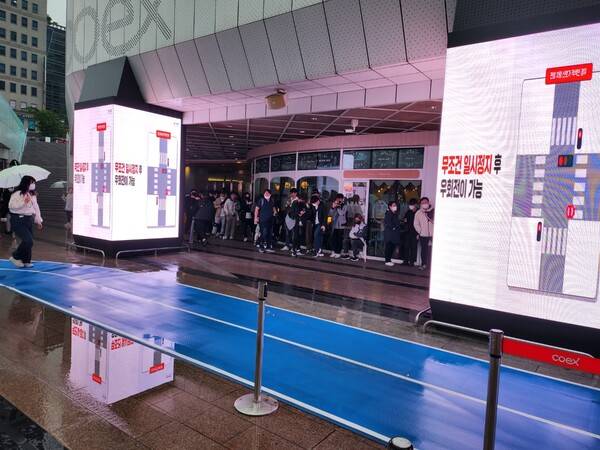 - 오전 8시쯤 현장에 도착했지만 이미 300명은 족히 넘었다